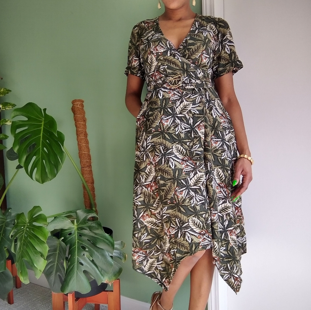 Banana republic's women green tiger printed handkerchief hem wrap dress - Picture 1 of 11